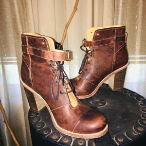 Timberland THE BOOT Co. The Marge Ankle Strap Chukka deadstock Leather Boots